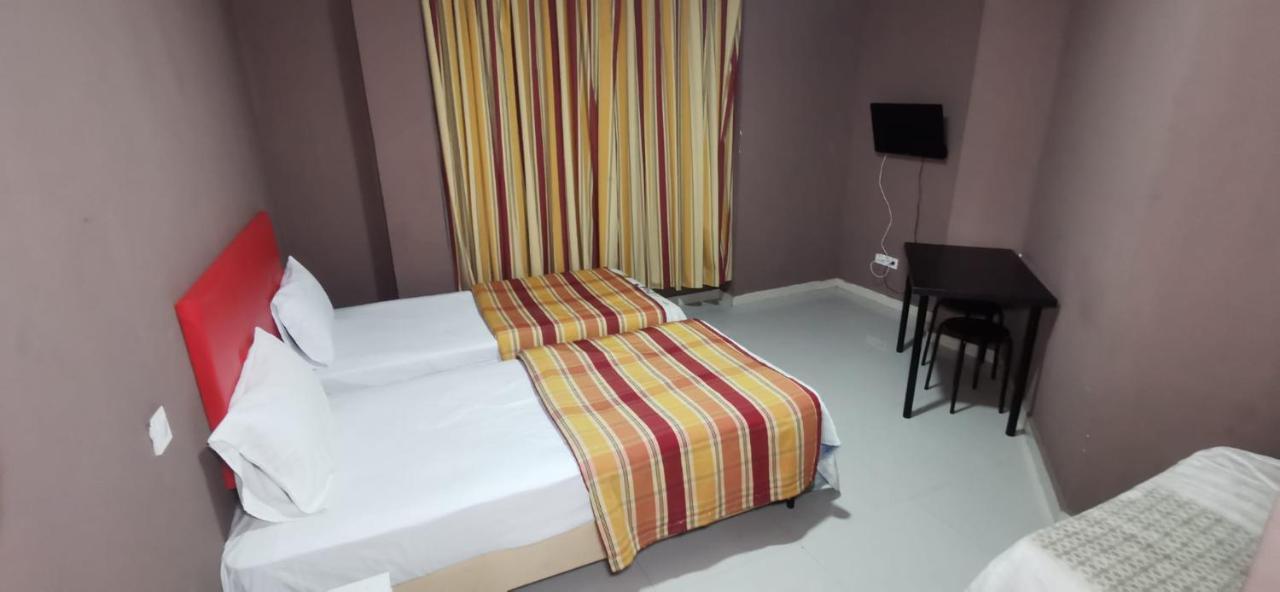 Hostal Gracia Torrejon de Ardoz Luaran gambar